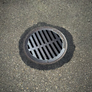 Kanalisation Schacht reparieren die Arbeiter von ET Construction