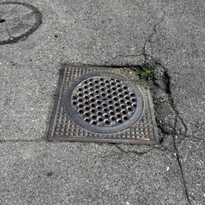 Defekten Schacht reparieren die Arbeiter von ET Construction